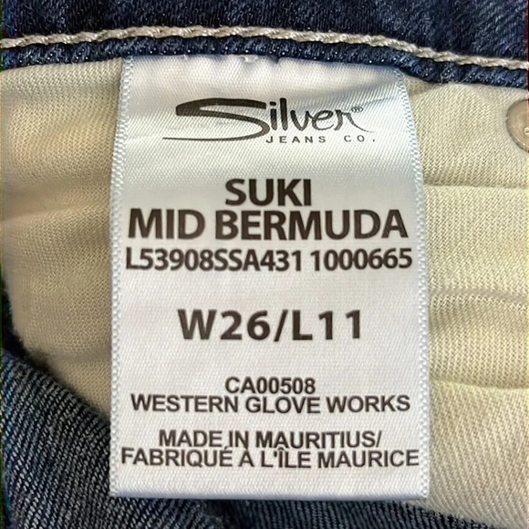 Silver Suki Mid Bermuda Dark Wash Shorts - Size 26 - Picture 8 of 10